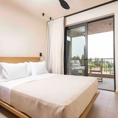 Aparthotel Pnoes Luxury *