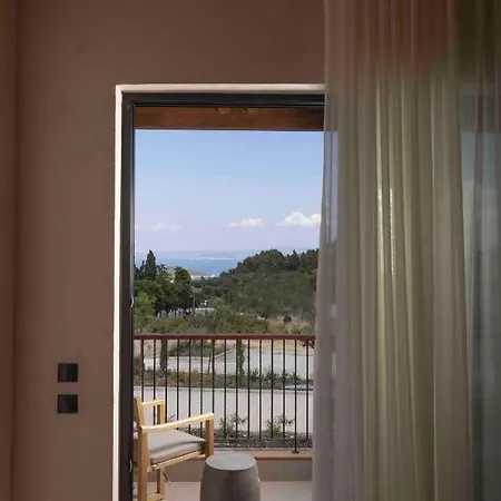 Aparthotel Pnoes Luxury