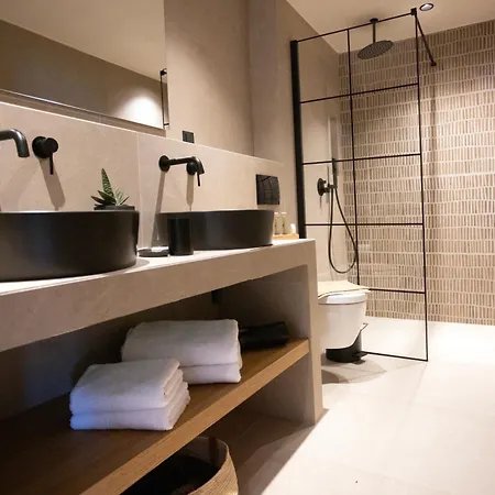 Aparthotel Pnoes Luxury *