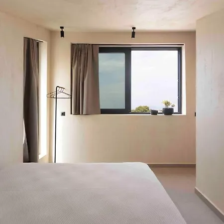 Aparthotel Pnoes Luxury