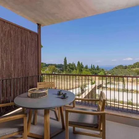 Pnoes Luxury Aparthotel
