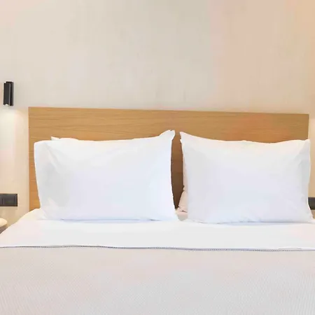 Aparthotel Pnoes Luxury