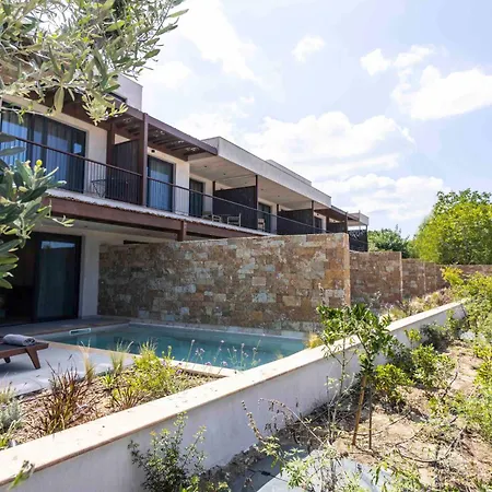 Aparthotel Pnoes Luxury