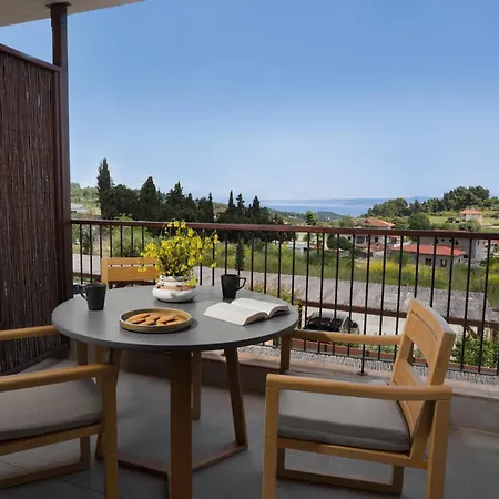 Aparthotel Pnoes Luxury