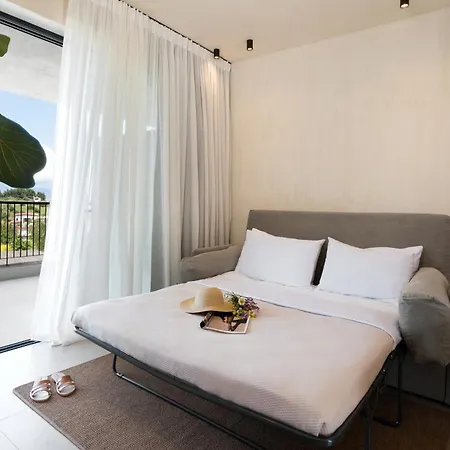 Aparthotel Pnoes Luxury